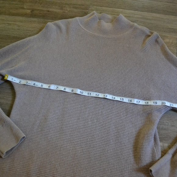 NWOT Banana Republic Turtleneck Sweater Beige Brown Tan Neutral Cozy Size Small - Picture 2 of 5